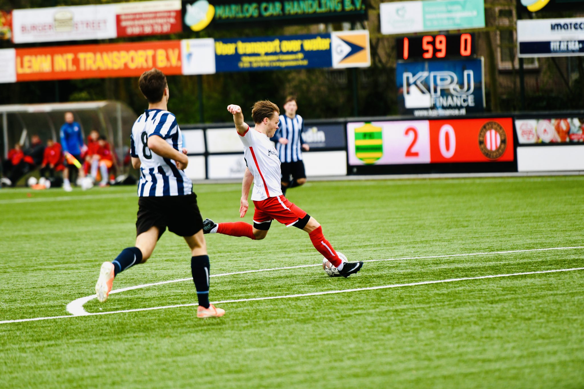 Hellevoetsluis eenvoudig langs Neptunus-Schiebroek