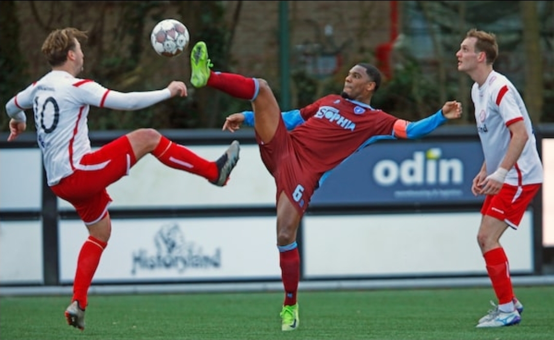 Onherkenbaar Hellevoetsluis verliest opnieuw van cvv Zwervers